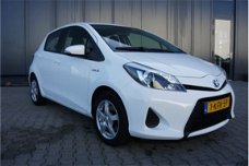 Toyota Yaris - 1.5 Full Hybrid Aspiration navigatie , Cruise , Lm, Led , Clima , Control