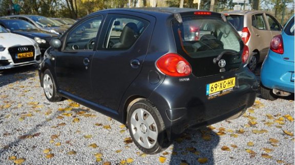 Toyota Aygo - 1.0-12V + automaat 5deurs airco 116dkm stuurbk el-ramen hele nette aygo - 1