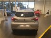 Renault Clio - TCe 100 Zen uit voorraad leverbaar met hoge korting Deze auto rijdt u voor € 292, - p - 1 - Thumbnail