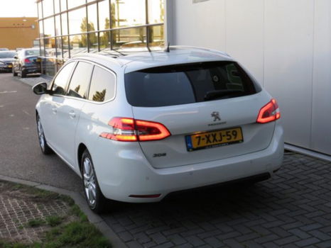 Peugeot 308 SW - 1.2 e-THP Blue Lease Executive 110 PK Panoramadak Navi Clima PDC Bluetooth Cruise - 1