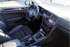 Volkswagen Golf - 1.4 TSI Highline Automaat/Panoramadak/Navigatie/Xenon/Half lederen bekleding/Pdc v