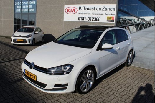 Volkswagen Golf - 1.4 TSI Highline Automaat/Panoramadak/Navigatie/Xenon/Half lederen bekleding/Pdc v - 1