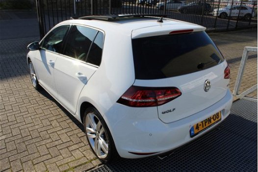 Volkswagen Golf - 1.4 TSI Highline Automaat/Panoramadak/Navigatie/Xenon/Half lederen bekleding/Pdc v - 1