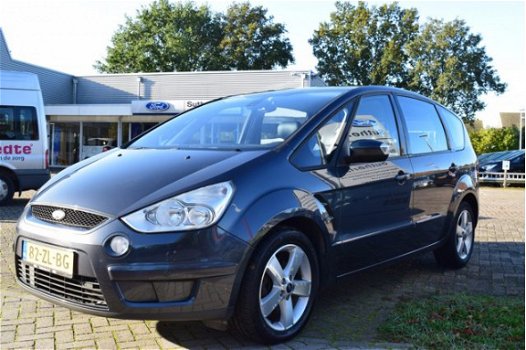 Ford S-Max - Titanium 2.0 16v 145pk | Trekhaak | Navigatie | parkeersensoren Achter | - 1