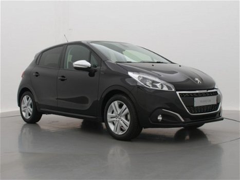 Peugeot 208 - 1.2 110pk Signature | Navigatie | Airco | Cruise Control | DAB+ | Donker getint glas | - 1