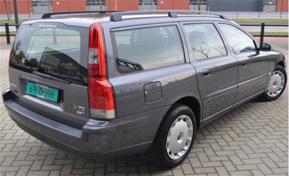 Volvo V70 - 2.5 T Geartronic Bijtel. vriendelijk - 1