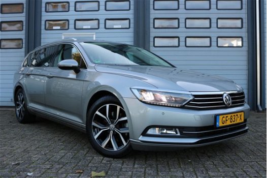 Volkswagen Passat Variant - 1.6 TDI Autom Xenon Led Navi Panodak Privacy glass Pdc Chroom 2015 - 1