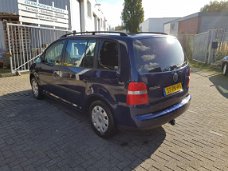 Volkswagen Touran - 1.6-16V FSI Athene