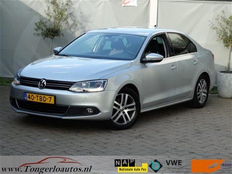 Volkswagen Jetta - 1.6 TDI Highline BlueMotion /Navi/Dealer onderhouden/nieuwstaat - 1