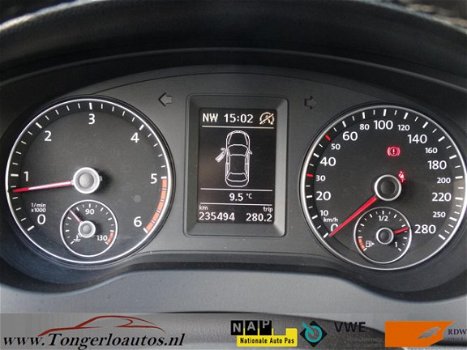 Volkswagen Jetta - 1.6 TDI Highline BlueMotion /Navi/Dealer onderhouden/nieuwstaat - 1