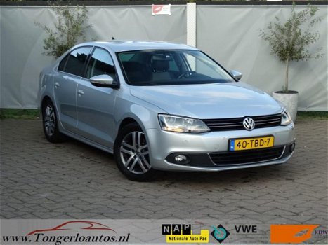 Volkswagen Jetta - 1.6 TDI Highline BlueMotion /Navi/Dealer onderhouden/nieuwstaat - 1