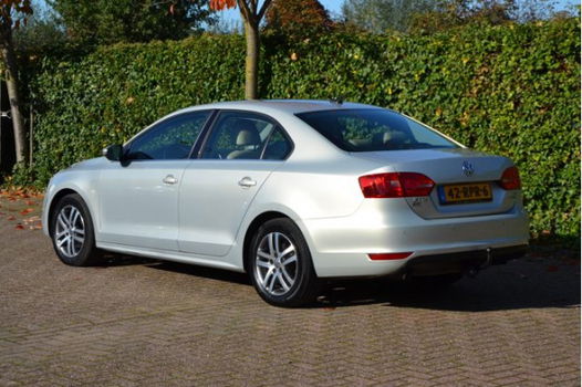 Volkswagen Jetta - 1.6 TDI Highline navi pdc ecc distributie vernieuwd BlueMotion - 1