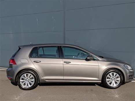 Volkswagen Golf - 1.0 TSI Comfortline | Sportstoelen | Navigatie | Apple car-play | Lichtmetalen vel - 1