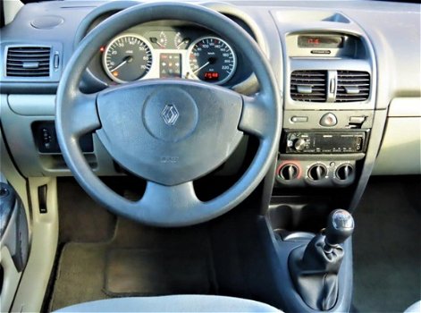 Renault Clio - 1.4 16V Nieuwe APK 4 nieuwe banden - 1