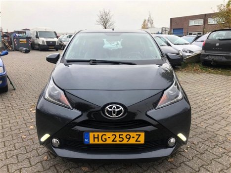 Toyota Aygo - 1.0 VVT-i x-play |Camera|Airco|Led|Cruise|5deurs| - 1