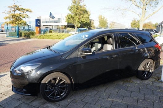 Ford Focus Wagon - 2.0 EcoBoost ST-2 280 PK wolf in schaapskleren - 1