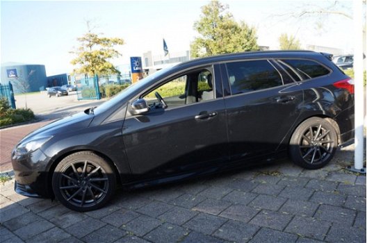 Ford Focus Wagon - 2.0 EcoBoost ST-2 280 PK wolf in schaapskleren - 1