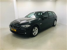 BMW 5-serie Touring - 523i Executive Leder , Navigatie , Parkeersensoren