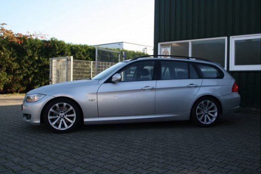 BMW 3-serie Touring - 320i Business Line Superstrakke 320i - 1