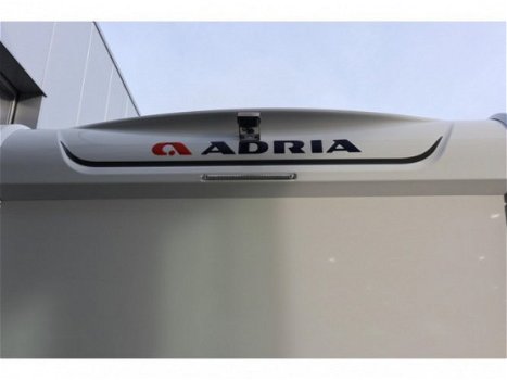 Adria Coral Plus S 670 SL camper van 1e eigenaar - 5