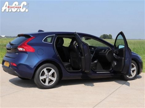 Volvo V40 - 1.6 D2 Ocean Race Panodak Leer Navi Xenon - 1