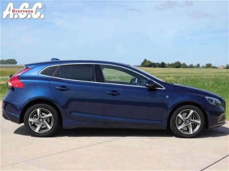 Volvo V40 - 1.6 D2 Ocean Race Xenon Leer PDC Navi - 1