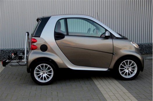 Smart Fortwo coupé - 1.0 mhd Passion Aut Airco LMV Fietsendrager Zeer nette - 1