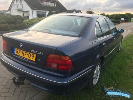 BMW 5-serie - 5ER REIHE; 523I SEDAN AUT - 1