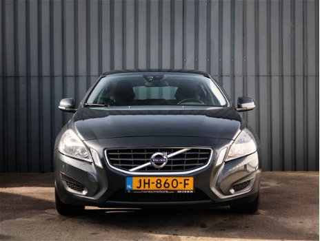 Volvo V60 - 2.4 D5, Momentum, Navigatie, Dealer Onderhouden, NL-Auto - 1