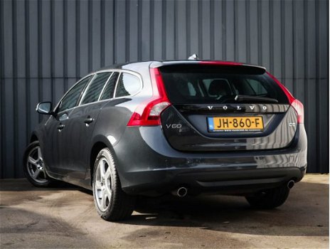 Volvo V60 - 2.4 D5, Momentum, Navigatie, Dealer Onderhouden, NL-Auto - 1