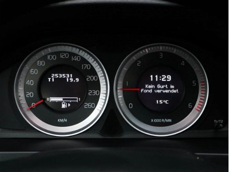 Volvo V60 - 2.4 D5, Momentum, Navigatie, Dealer Onderhouden, NL-Auto - 1