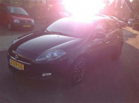 Fiat Bravo - Street 1.4 Turbo 120 PK Mooie auto, Zwart metallic met lederbekleding en stoelverwarmin - 1