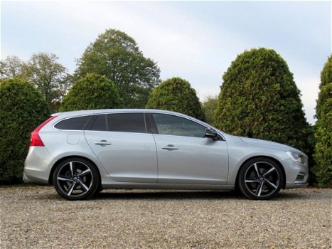 Volvo V60 - 2.4 D6 AWD Plug-In Hybrid R-Design / Navi / Leder / Excl BTW - 1