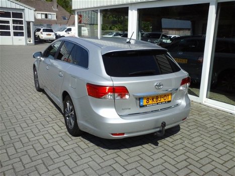 Toyota Avensis Wagon - 1.8 VVTi Business Navigatie/Cruise/Trekhaak/Parkeersensoren - 1