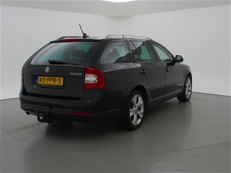 Skoda Octavia Combi - 1.2 TSI ELEGANCE + LEDER / NAVIGATIE COLUMBUS / XENON - 1