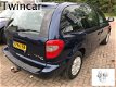 Chrysler Voyager - 2.4i 16V SE Luxe 6-pers APK 7-2020 - 1 - Thumbnail