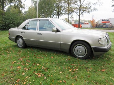 Mercedes-Benz 200-serie - 200-500 (W124) 200 E - 1