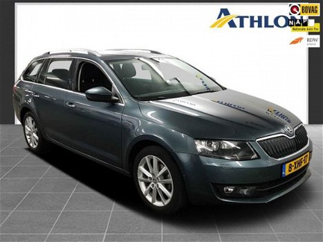 Skoda Octavia Combi - 1.4 TSI Greentech Elegance Businessline Navigatie, parkeersensoren, lichtmetal - 1