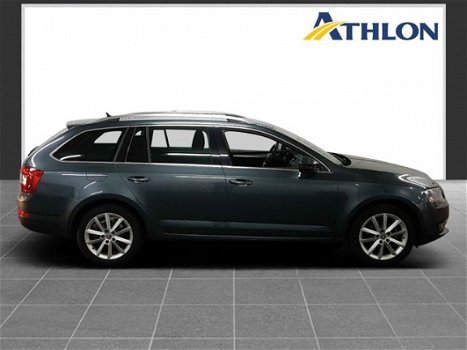 Skoda Octavia Combi - 1.4 TSI Greentech Elegance Businessline Navigatie, parkeersensoren, lichtmetal - 1