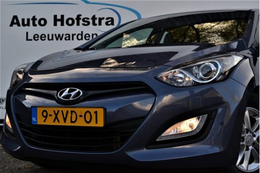 Hyundai i30 - 1.6 CRDi Business Edition NAVI CLIMA CAMERA PDC LMV - 1