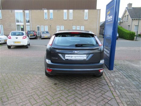 Ford Focus - 2.0 Titanium (Airco, Stoelverwarming, Keyless, Afn.Trekhaak, PDC) - 1