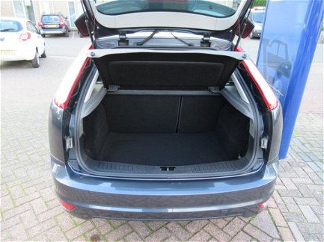 Ford Focus - 2.0 Titanium (Airco, Stoelverwarming, Keyless, Afn.Trekhaak, PDC) - 1