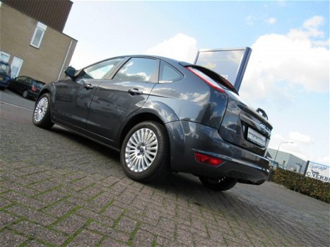 Ford Focus - 2.0 Titanium (Airco, Stoelverwarming, Keyless, Afn.Trekhaak, PDC) - 1