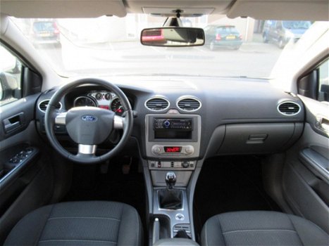 Ford Focus - 2.0 Titanium (Airco, Stoelverwarming, Keyless, Afn.Trekhaak, PDC) - 1