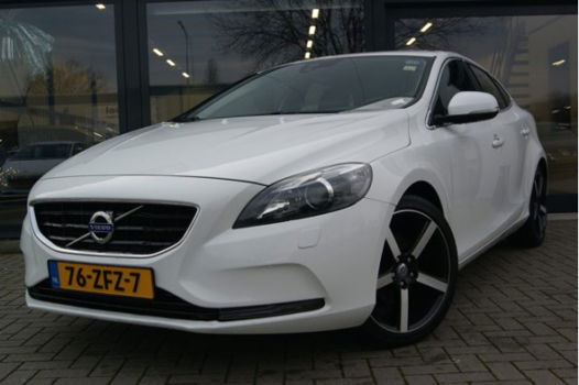 Volvo V40 - 1.6 D2 Summum + LEER + NAVI + XENON + CAMERA - 1