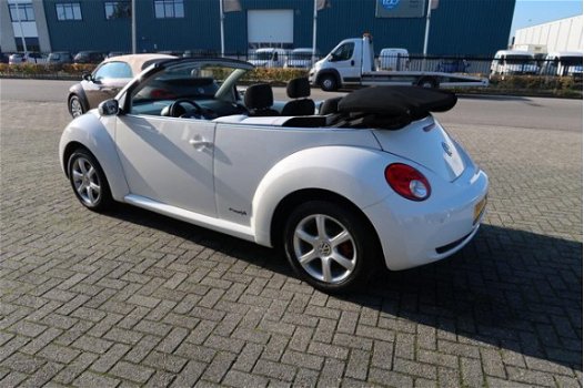 Volkswagen New Beetle Cabriolet - 1.6 Highline Freestyle Airco Sportvelgen 16 inch Cabrio elektrisch - 1