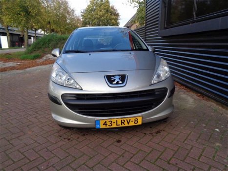 Peugeot 207 - 1.4 XR - 1