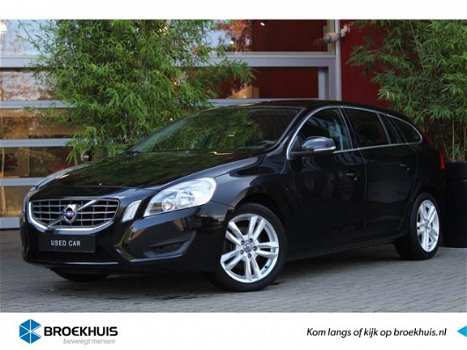 Volvo V60 - T3 150pk Powershift Momentum | Broekhuis Onderhouden / Navigatie / Park Assist / City Sa - 1