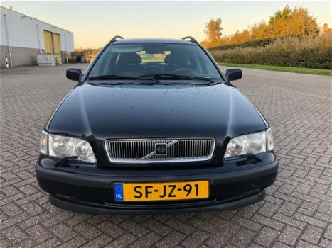 Volvo V40 - 1.8 Luxury - 1