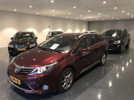 Toyota Avensis Wagon - 1.8 Multidrive S Executive Navi / achteruitrijcamera / stoelverw. / PDC/ Leer - 1